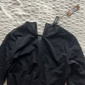 Never worn! I bought another one in a different size and couldn’t return.